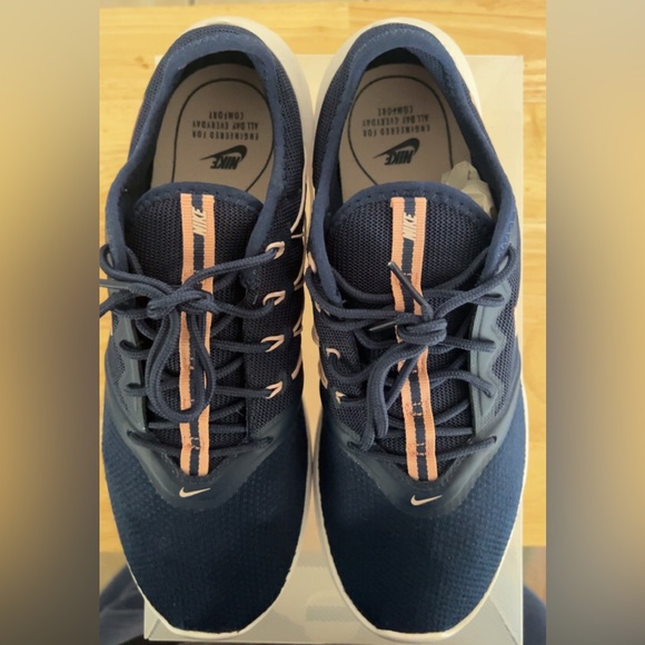 New without tags- Nike Viale Tech Racer
Blue/Pink - Picture 12 of 13